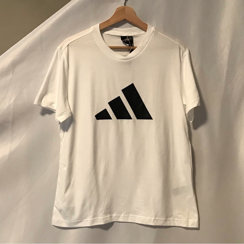 Adidas tee